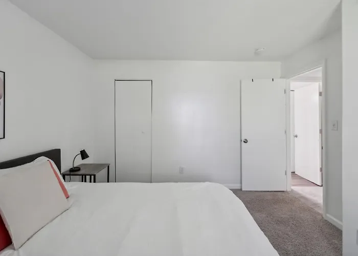 Northcliffe 405 I Fully Furnished 2 Bedroom 2bth