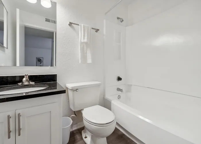 Northcliffe 405 I Fully Furnished 2 Bedroom 2bth Winston-Salem