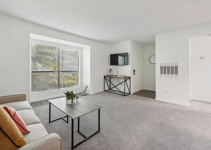 Northcliffe 405 I Fully Furnished 2 Bedroom 2bth *