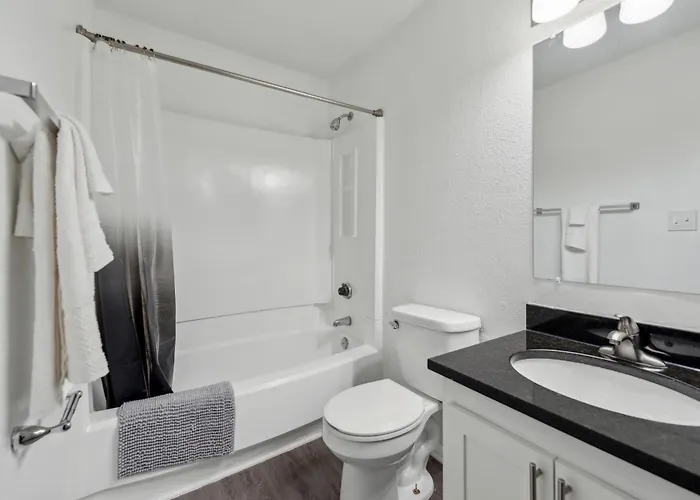 Northcliffe 405 I Fully Furnished 2 Bedroom 2bth Apartamento